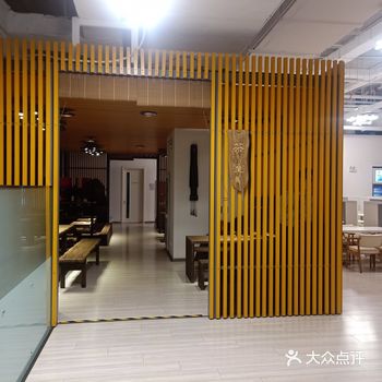 今天到首都t2坐飞机感觉t2机场是有些年头了蛮小的能