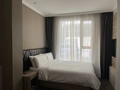 -汉庭优佳(上海娄山关路地铁站店)