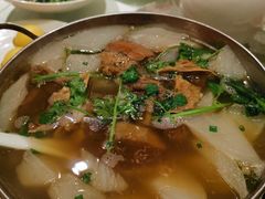 港式澳洲牛腩煲萝卜-渝信川菜(南滨店)
