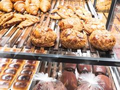 黄油牛角-红跑车(滨湖银泰店)