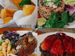 -Chom Cafe and Restaurant