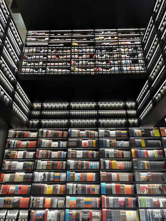 pageone(北京坊店)-"这是我第二次来这家书店参观,上一次是18.