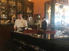 -Majestic Café