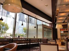 靠窗位-西点坊(浦东香格里拉店)