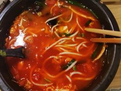 -花馬肆.云南过桥米线(汉神购物广场现场熬汤店)