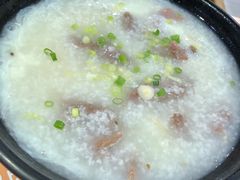 窝蛋牛肉粥-津津飯堂