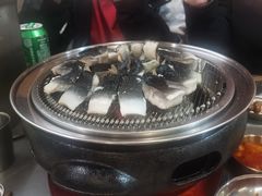 -围炉肉舍•炭烤活鳗•丹东海鲜烤肉(步行街店)