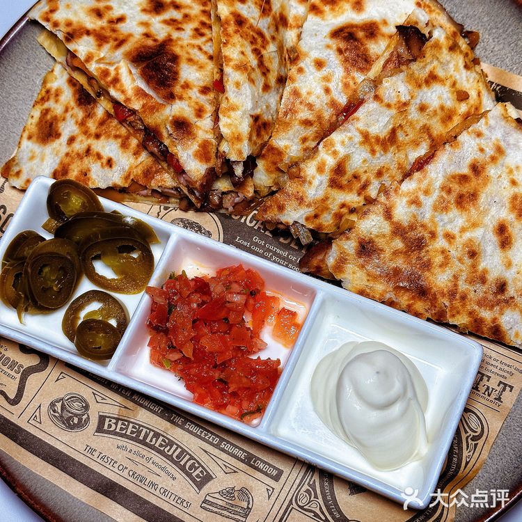 坐在星空泡泡屋里看遍国贸繁华，浪漫在蔓延～