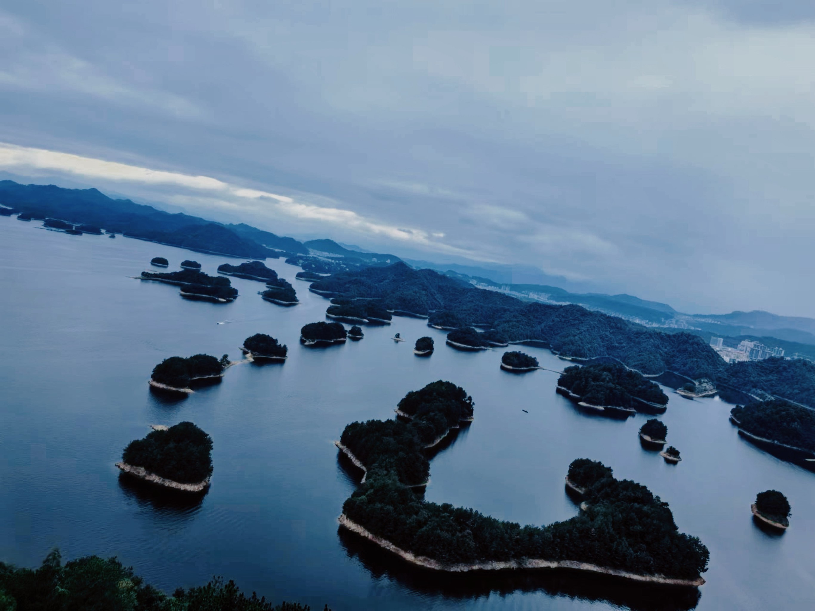 湖光山色演员表图片