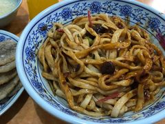 老北京炸酱面-门框胡同百年卤煮(鸟巢店)