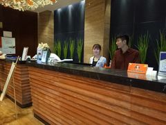 -武汉光谷广场杨家湾地铁站怡程酒店