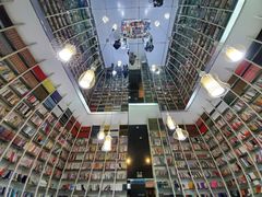 -钟书阁(松江泰晤士小镇店)