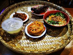 -爆炸头阿姨小四川正宗川味小吃(无任何分店)