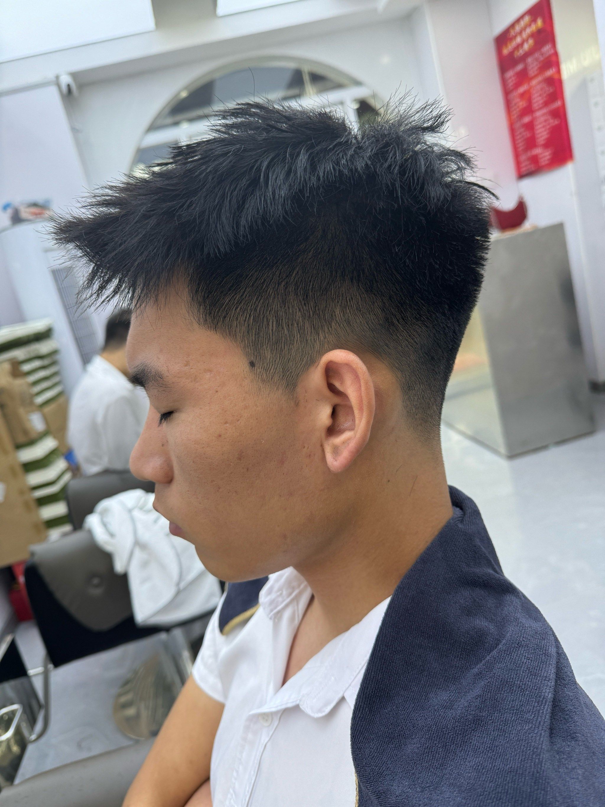 男士新发型前刺 适合多种脸型 超帅气