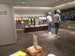 -URBAN REVIVO(高德置地广场·春广场店)