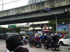 -Kha Mu Charoensang(Silom)