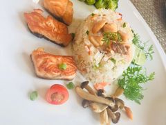 -Chom Cafe and Restaurant