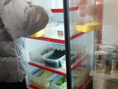 -运气牛自助酱大骨火锅(南京东路店)