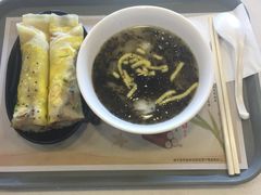 -东方既白(上海浦东国际机场)