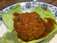 鸭蛋黄狮子头-春水锅贴·传统鲁菜(大明湖店)