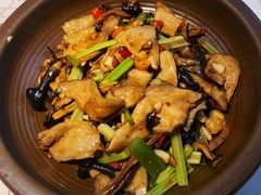 -阿瓦山寨·湘菜现炒·剁椒鱼头王(咸阳总店)