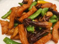 鸡枞菌炒蒜香肉-金翠皇宫粤菜·点心·海鲜(科技园店)