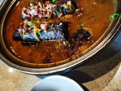 酸腌菜红豆炖黑皮子-半山腰·云南菜(侨福芳草地店)