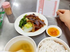 -华香鹅快餐店
