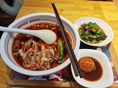 招牌红烧牛肉米粉-呷佬·长沙手工米粉(金沙江路店)