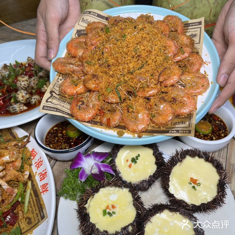 三亚好吃的海鲜大排档，果然都是藏在马路边