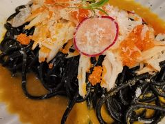 阿拉斯加蟹肉配海胆酱墨鱼汁意面-CHILLAX轻乐时(侨建·Hi City店)
