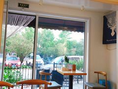 靠窗位-长颈鹿的口袋钵钵鸡(市南店)