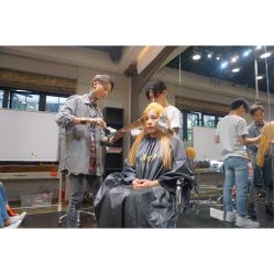 -God Hands发型设计复古会所