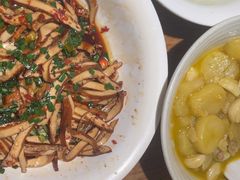 -聚鑫朋酸菜肥肠(文艺路口店)