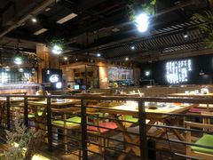大堂-洪氏嗨捞·广东猪肚鸡·椰子鸡火锅(西咸万象城店)
