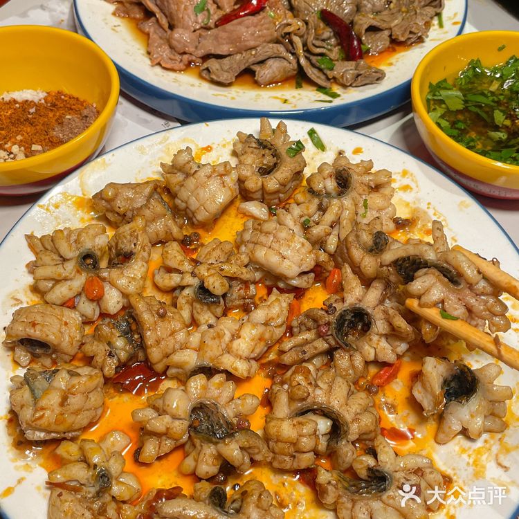 牛奶腌过的牛肉涮完之后超嫩滑！每次都吃的宽粉巨巨香！