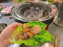 -围炉肉舍•炭烤活鳗•丹东海鲜烤肉(步行街店)