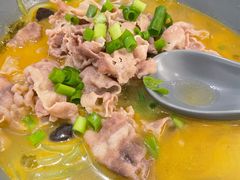 秘制酸汤肥牛-鹿港小镇(悠唐店)