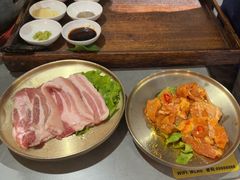 -围炉肉舍•炭烤活鳗•丹东海鲜烤肉(步行街店)