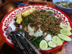 -席娜卡琳火车铁道夜市