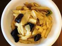 茭白炒肉-喜乐餐厅•灯笼虾球首创者•本地小海鲜(二马路店)