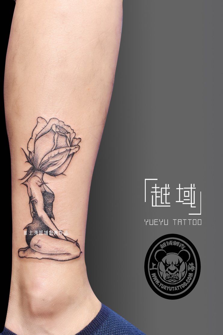 脚踝玫瑰女孩纹身