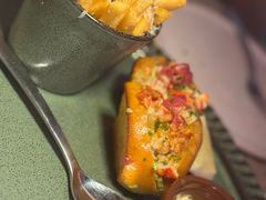 -Pinchy's Lobster & Champagne Bar