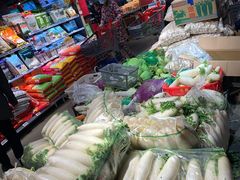 -中百仓储超市有限公司(越秀星汇维港店)