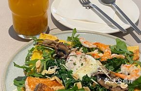 Salmon, Fresh Shrimp, and Mushroom Complete Meal