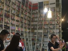 -钟书阁(松江泰晤士小镇店)