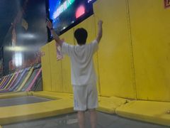 -嘿哟动霸CHUA·新潮玩运动娱乐中心·蹦床滑冰团建乐园