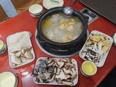 -菌之家·专业纯野生菌火锅·特色炒菌