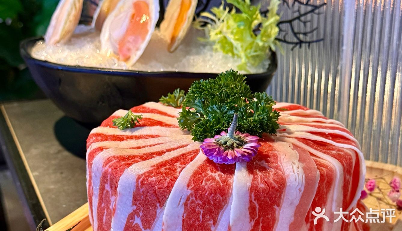 食材新鲜味道佳的精致火锅