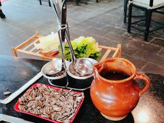 餐具摆设-蘑统田下·野生菌火锅